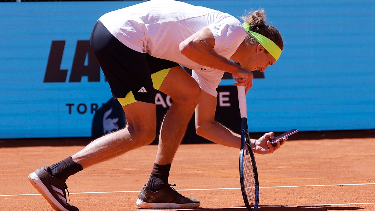 Tennis: Riesen-Zoff! Alexander Zverev holt sein Handy auf den Platz | Sport