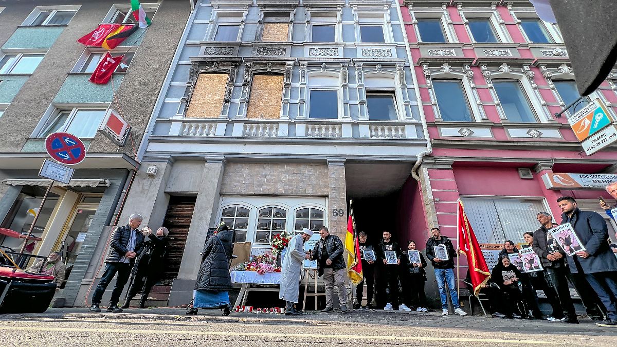 Brandanschlag in Solingen: Opfer-Anwältin erstattet Anzeige gegen Polizeipräsidenten