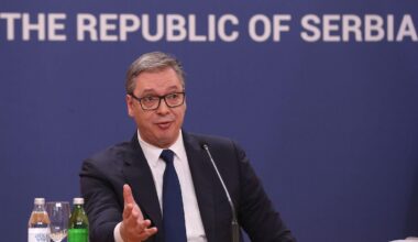Politisch völlig unerfahren: Serbiens Präsident nominiert Arzt als Regierungschef