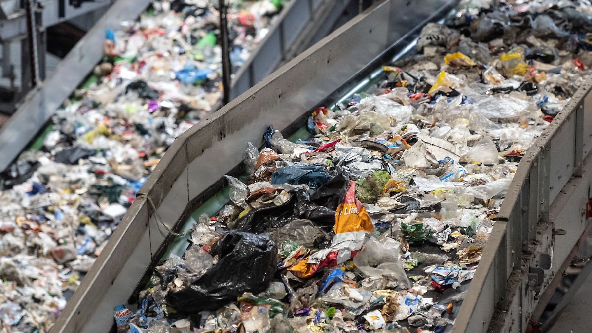 Weltweit geringe Fortschritte: China recycelt mehr Plastikmüll als Europa