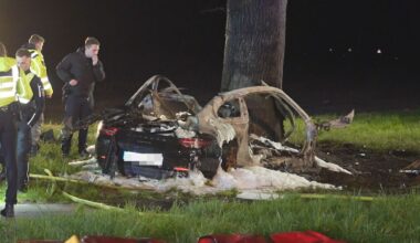 Tödlicher Unfall in Syke: 17-Jährige rasen mit Porsche des Vaters gegen Baum
