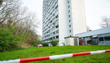 Sieben Männer in U-Haft: Drei weitere Syrer nach tödlichem Hochhaus-Sturz festgenommen