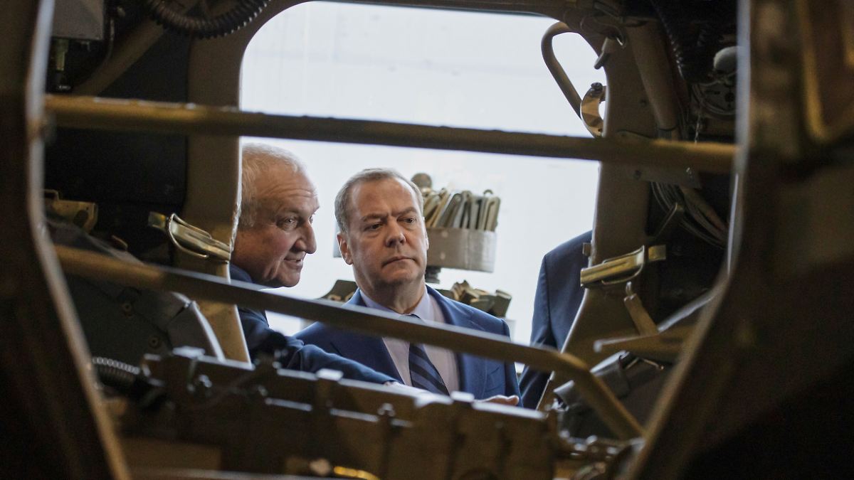 Ukraine-Frage "schneller lösen": Medwedew ergötzt sich an US-Rückzugs-Debatte