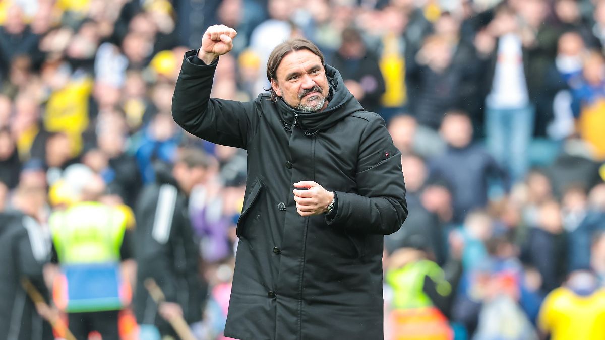 Leeds United steigt in die Premier League auf: Ex-Gladbach-Trainer Farke feiert Erfolg
