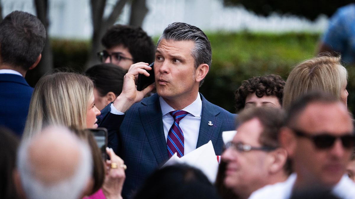 17:17 Hegseth: Ex-Mitarbeiter wollen Trump "sabotieren" - N-TV