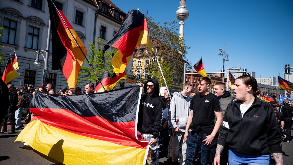 Gewalt bei bundesweiten Aktionen: "Gemeinsam für Deutschland": Neues Bündnis sorgt für Proteste