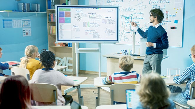 Schule, Bildung, Schüler, Digital, Lernen, Lehrer, Unterricht, Schulbildung, Pädagokik, Klasse, Klassenzimmer, Tafel, Pädagoge