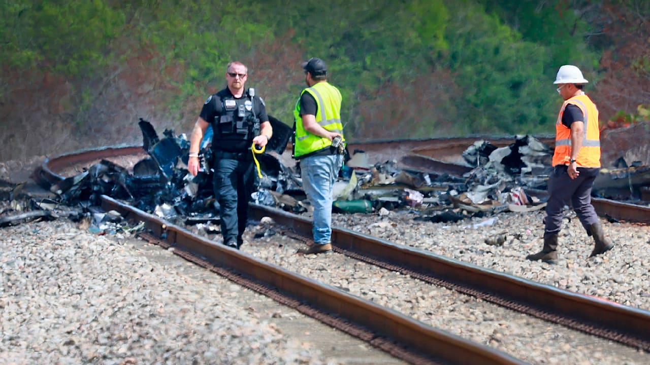 USA: Nächster Absturz! Flugzeug kracht in Florida auf Straße – 3 Tote | News