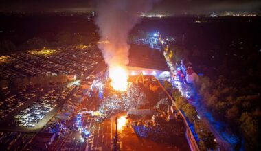 Notrufe in der Nacht: Riesiger Schrottberg in Essen steht in Flammen