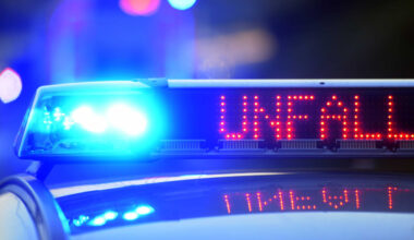 Unfall auf A10: Panne endet tödlich! Lkw erfasst Personen | Regional