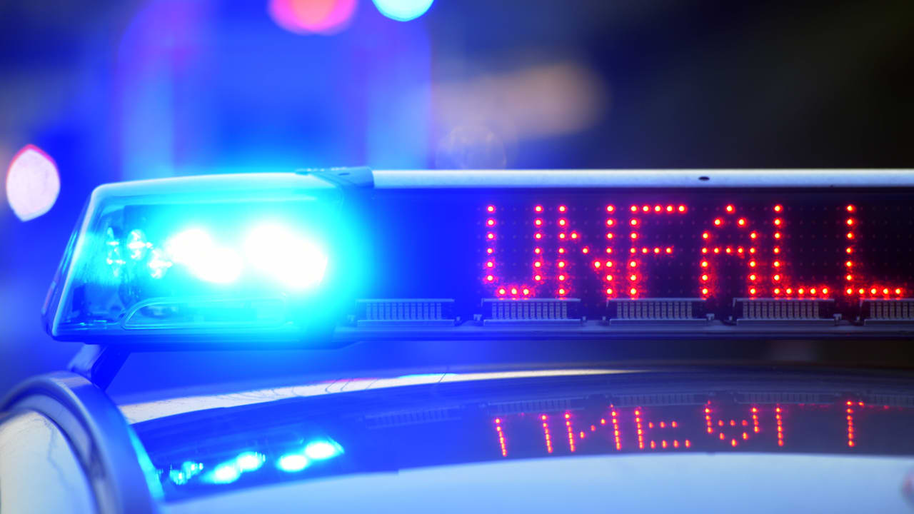 Unfall auf A10: Panne endet tödlich! Lkw erfasst Personen | Regional
