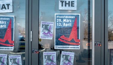 Aktion gegen Elon Musk: Tesla-Filiale in München beschmiert - München