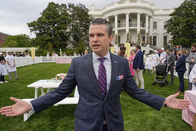 Pete Hegseth sieht sich umgeben von Kritikern und Saboteuren. Der amerikanische Verteidigungsminister am Montag während eines Anlasses im Weissen Haus in Washington.