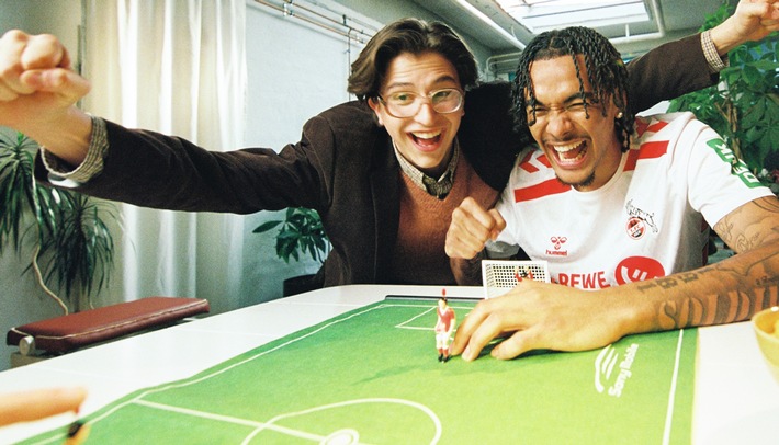 600 Euro für jedes Tor: Sparkasse KölnBonn und 1. FC Köln feiern 60 Jahre Partnerschaft