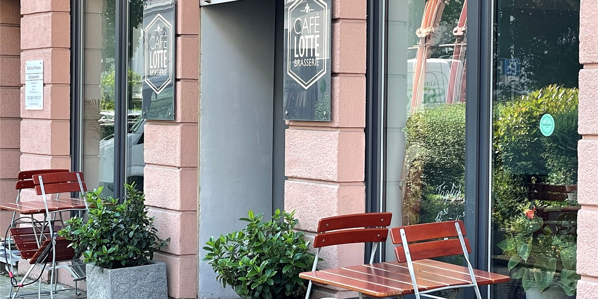 Das Café Lotte im Dortmunder Kaiserviertel veranstaltet jeden zweiten Donnerstag ein Afterwork-Event mit DJs und Getränken.
