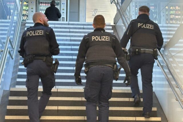 Beamten der Bundespolizei sind im Dortmunder Hauptbahnhof auf einen gesuchten Mann aufmerksam geworden. (Symbolbild)