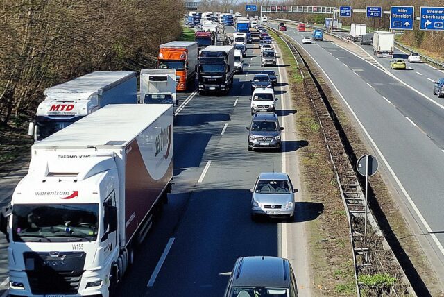 Stau auf der A44 im Kreuz Dortmund/Unna.