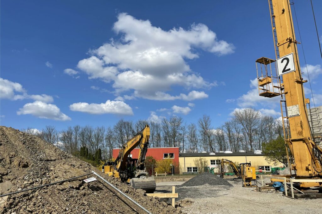 Eine Baustelle für einen Kita-Bau auf dem Gelände des Christlichen Jugenddorfs in Dortmund-Oespel.
