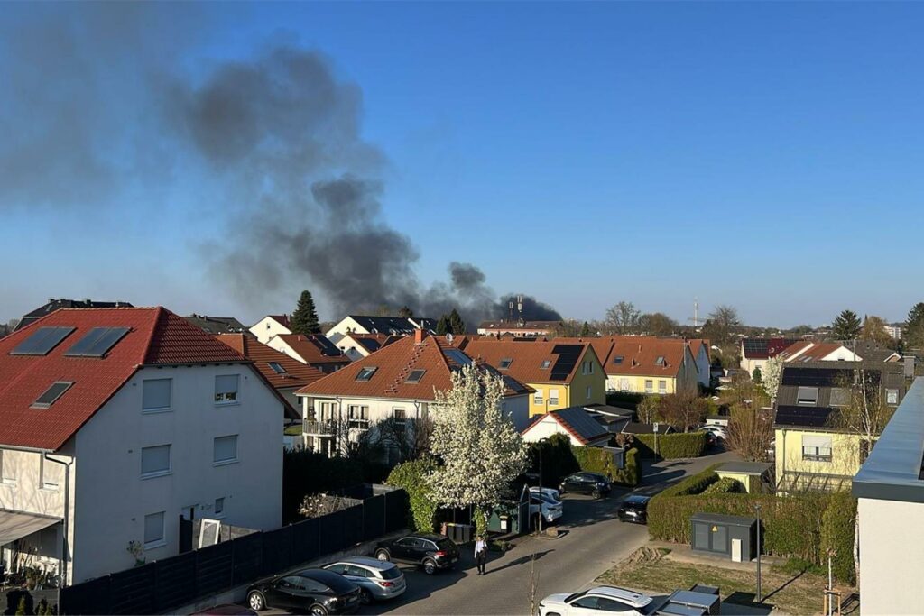 Die Rauchsäule des Brandes