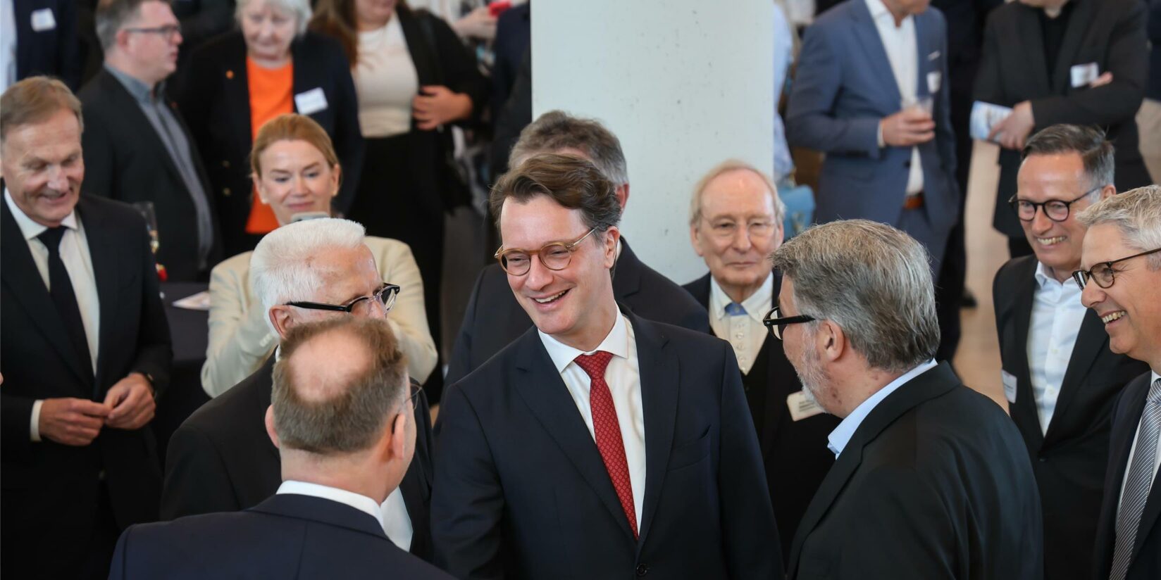 Dortmund: Wüst eröffnet Materna-Neubau - „Zuversicht in Beton gegossen“