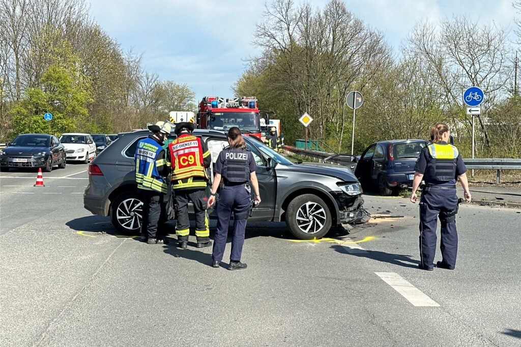 Nach einem Unfall ist die Straße Königshalt in Fahrtrichtung Mengede gesperrt.