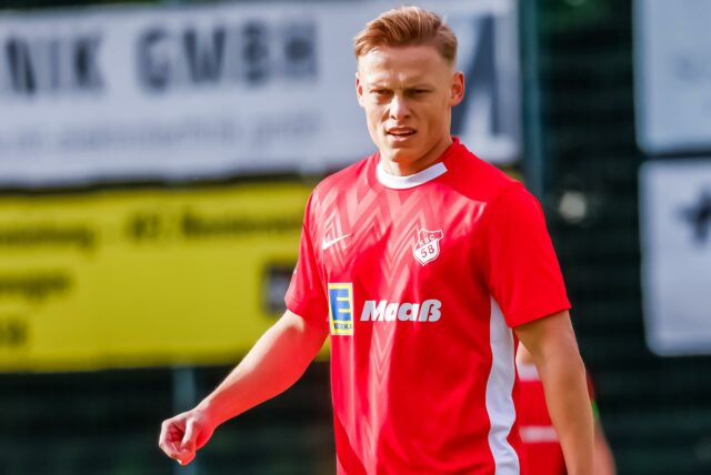 Jonas Telschow läuft über den Platz.