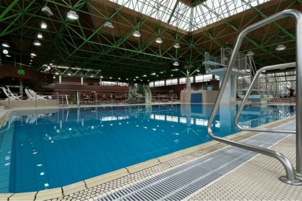 Schwimmbecken im Nordbad in Dortmund.