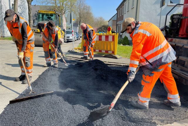 Am Merckenbuschweg und seinen Nebenstraßen laufen derzeit die Arbeiten zum Programm „Straßenoffensive“.
