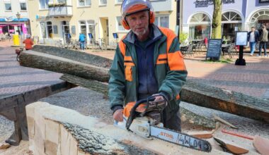 Halterner ließen Späne auf dem Markt fliegen : Komplimente für bayerischen Holzbildhauer