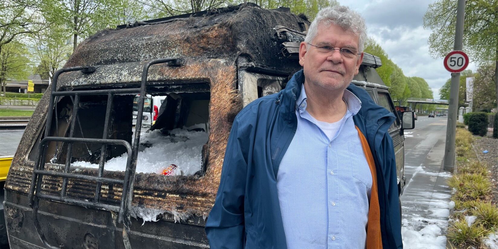 Bulli brennt auf B1 aus – Thomas Doehring unter Schock