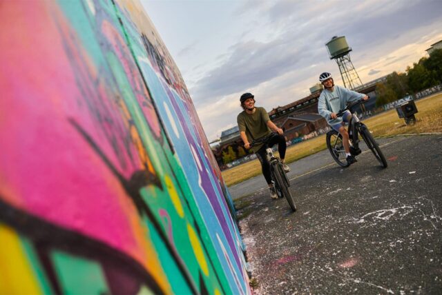 Die Ruhr Tourismus GmbH hat 13 neue Radrouten für die ExtraSchicht entwickelt. Sie führen entlang der Spielorte der ExtraSchicht durch das radrevier.ruhr und machen die Nacht der Industriekultur auf zwei Rädern erlebbar – oder eben schon jetzt als perfekte Tourentipps für die Osterferien.