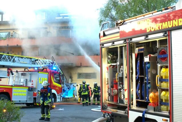 Am Körner Hellweg gibt es am Montagabend (14.4.) einen Feuerwehreinsatz. Die Straße ist gesperrt.