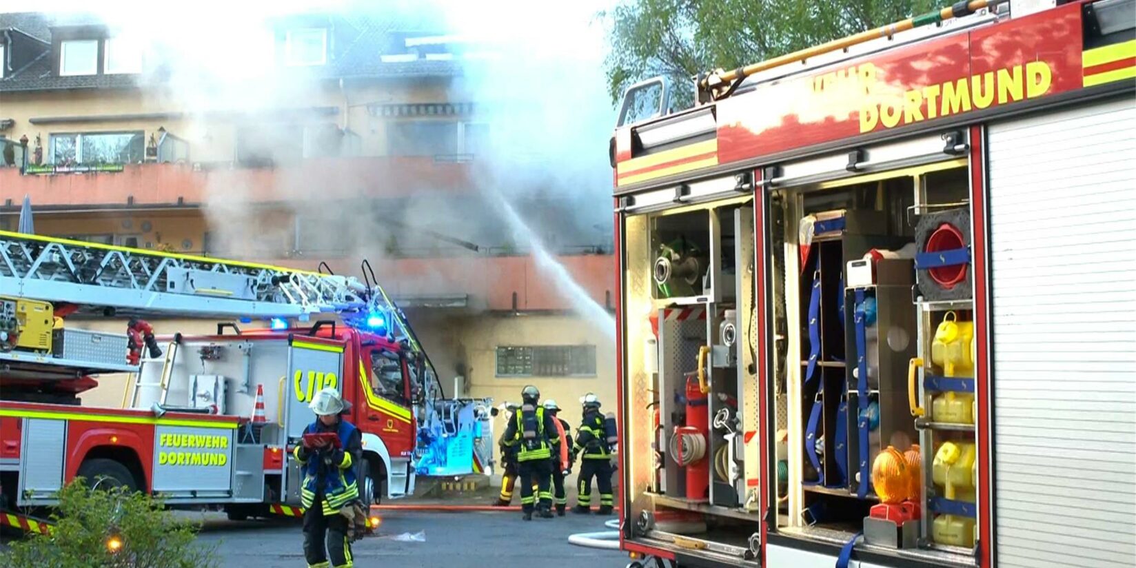 Dortmund: Feuerwehr löscht Brand an Supermarkt