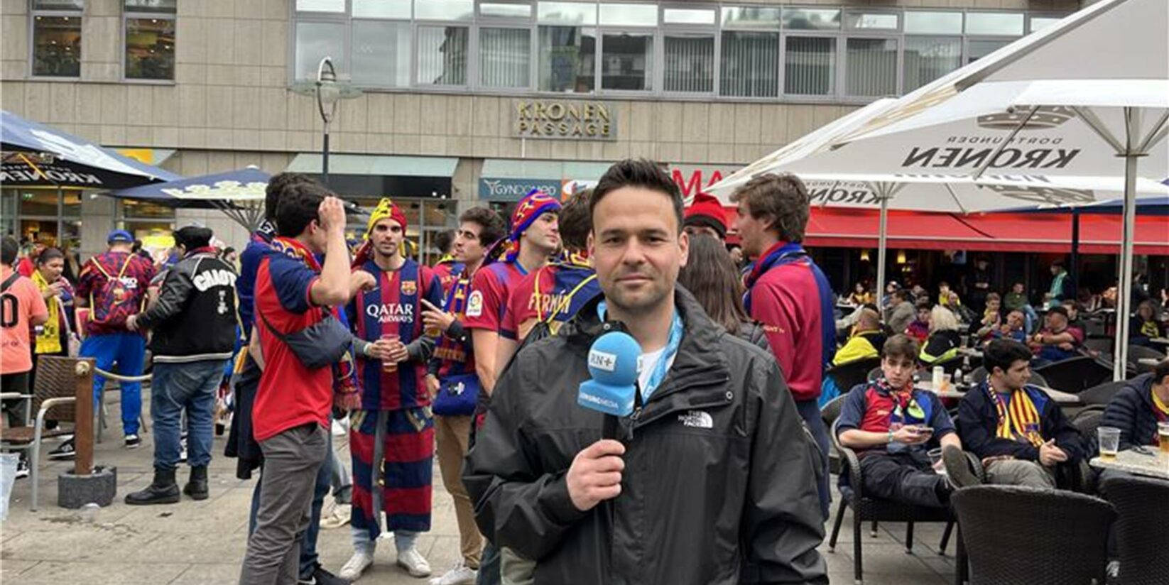 Barca-Fans ziehen durch Dortmund zum Stadion