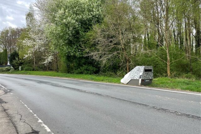 Der Superblitzer steht an einer Straße in Schwerte.