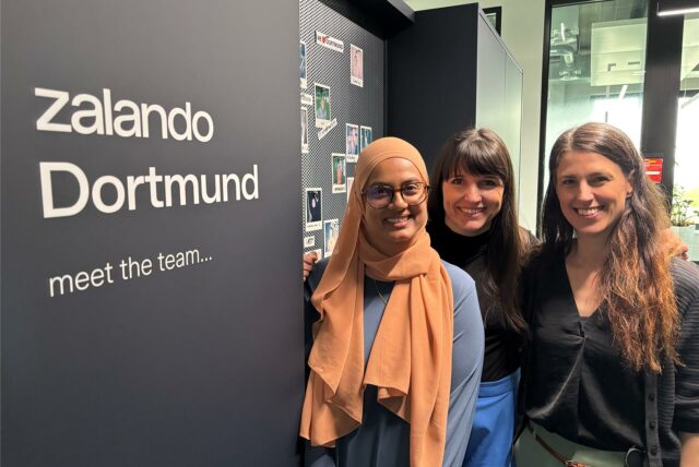Arbeiten für Zalando im Tech Hub in Dortmund (v.l.): Software-Entwicklerin Laraib Memon, Standortleiterin Lydia Tenuta und Britta Schultz-Brunn, die die Büro- und Arbeitsplatzgestaltung verantwortet.
