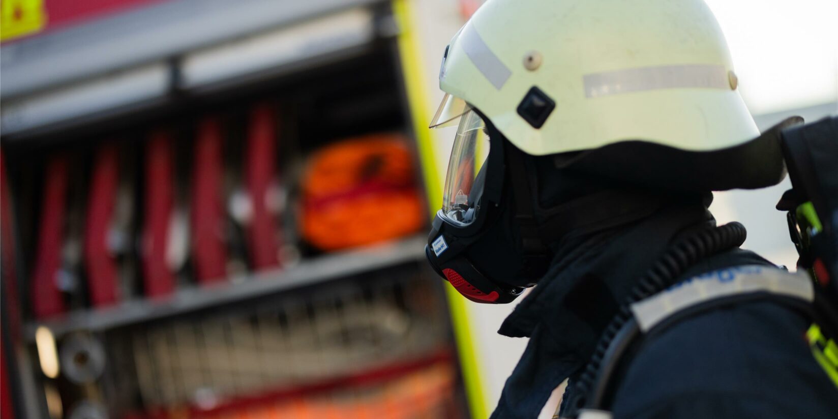 Feuerwehr löscht Kellerbrand an der Wellinghofer Straße