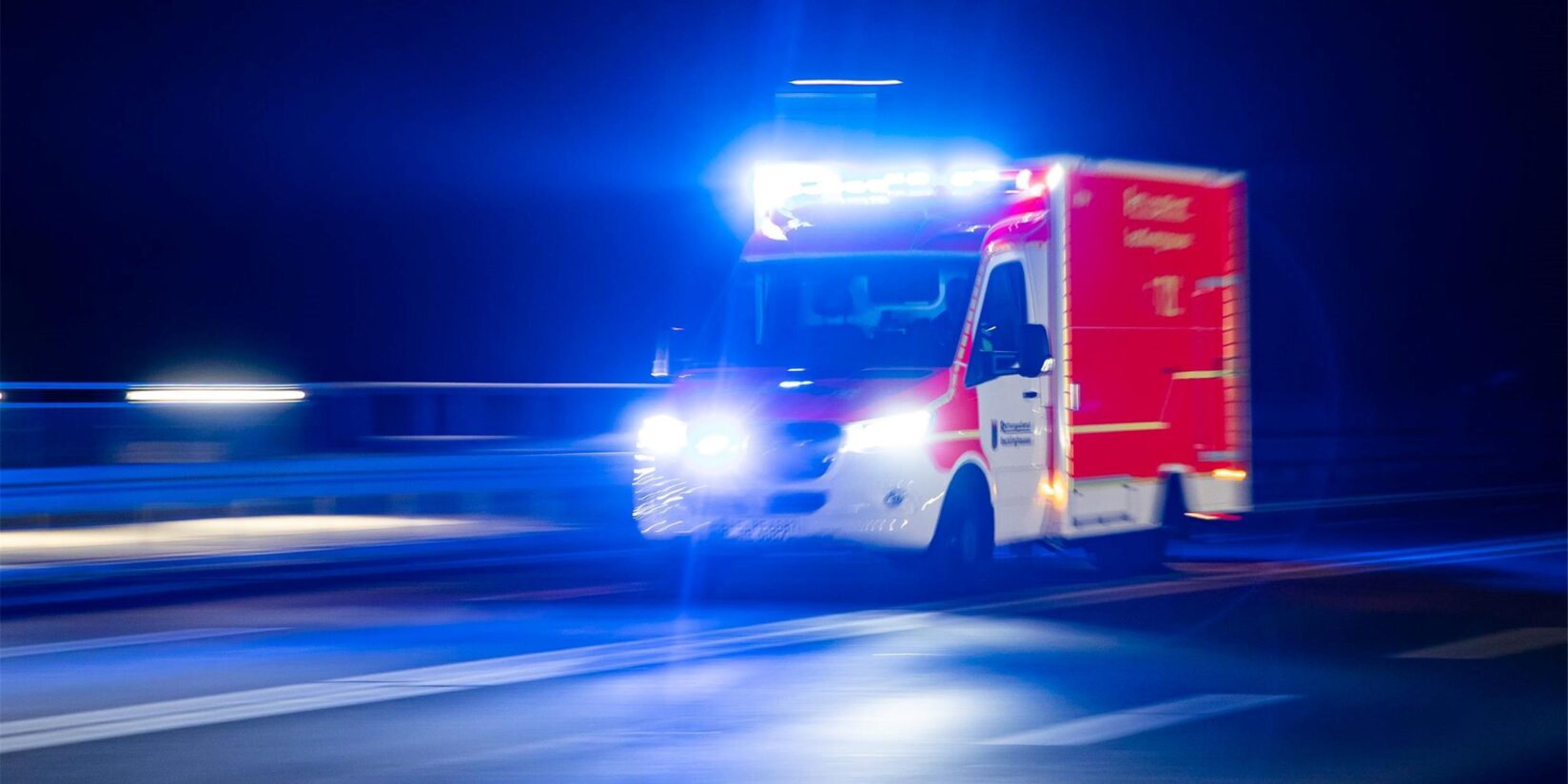 Alkoholfahrt endet in Holzwickede mit Unfall: Beifahrer schwer verletzt