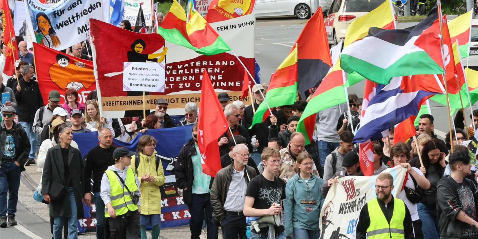 Ostermarsch zog für Frieden durch die Dortmunder Innenstadt: Die Bilder der Demonstration