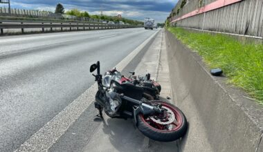 Unfall auf der A2 in Dortmund: Motorradfahrer übersieht Stauende