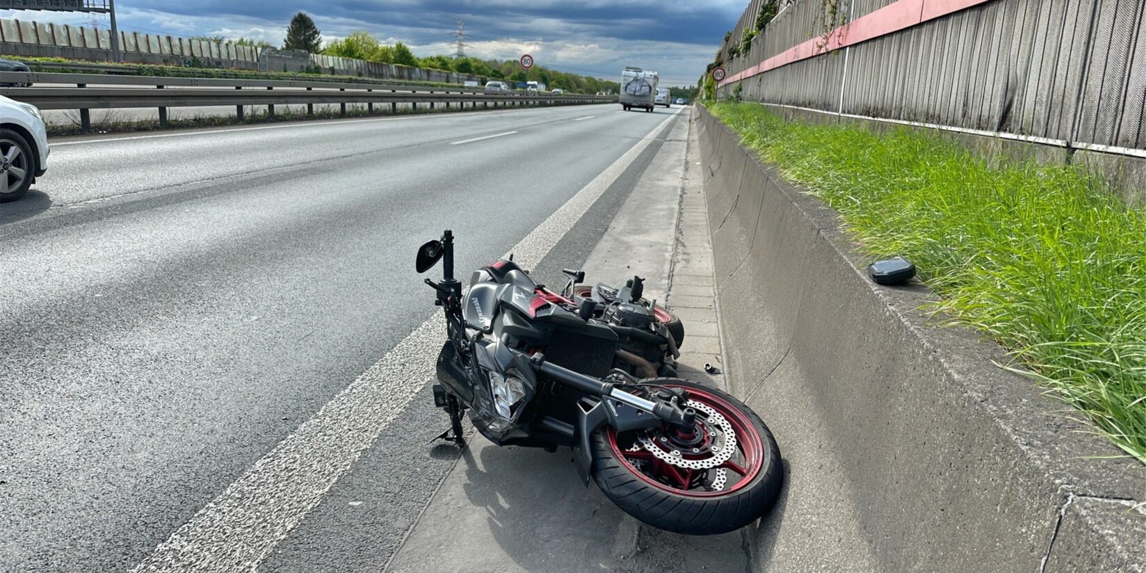 Unfall auf der A2 in Dortmund: Motorradfahrer übersieht Stauende