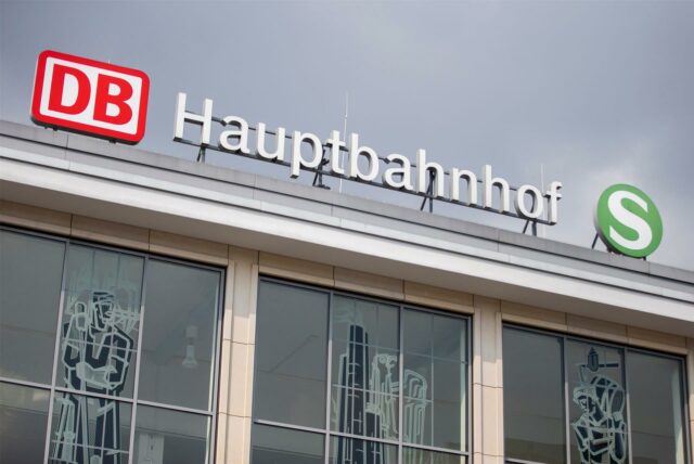 Ein Ausschnitt der Fassade des Dortmunder Hauptbahnhofs.