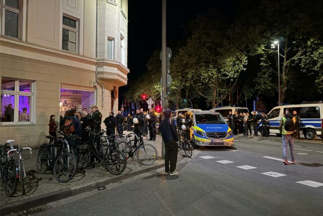 Polizeieinsatz vor dem Café Nordpol in Dortmund.
