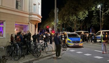 Auseinandersetzung zwischen Rechten und Linken – großer Polizeieinsatz