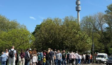 Trödelmarkt und schönes Wetter sorgen für lange Warteschlangen