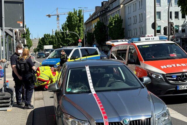 Pkw erfasst Frau