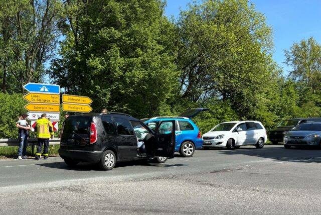 Auf der Dortmunder Straße in Castrop-Rauxel fuhren am Dienstagnachmittag (29.4.) zwei Autos ineinander.