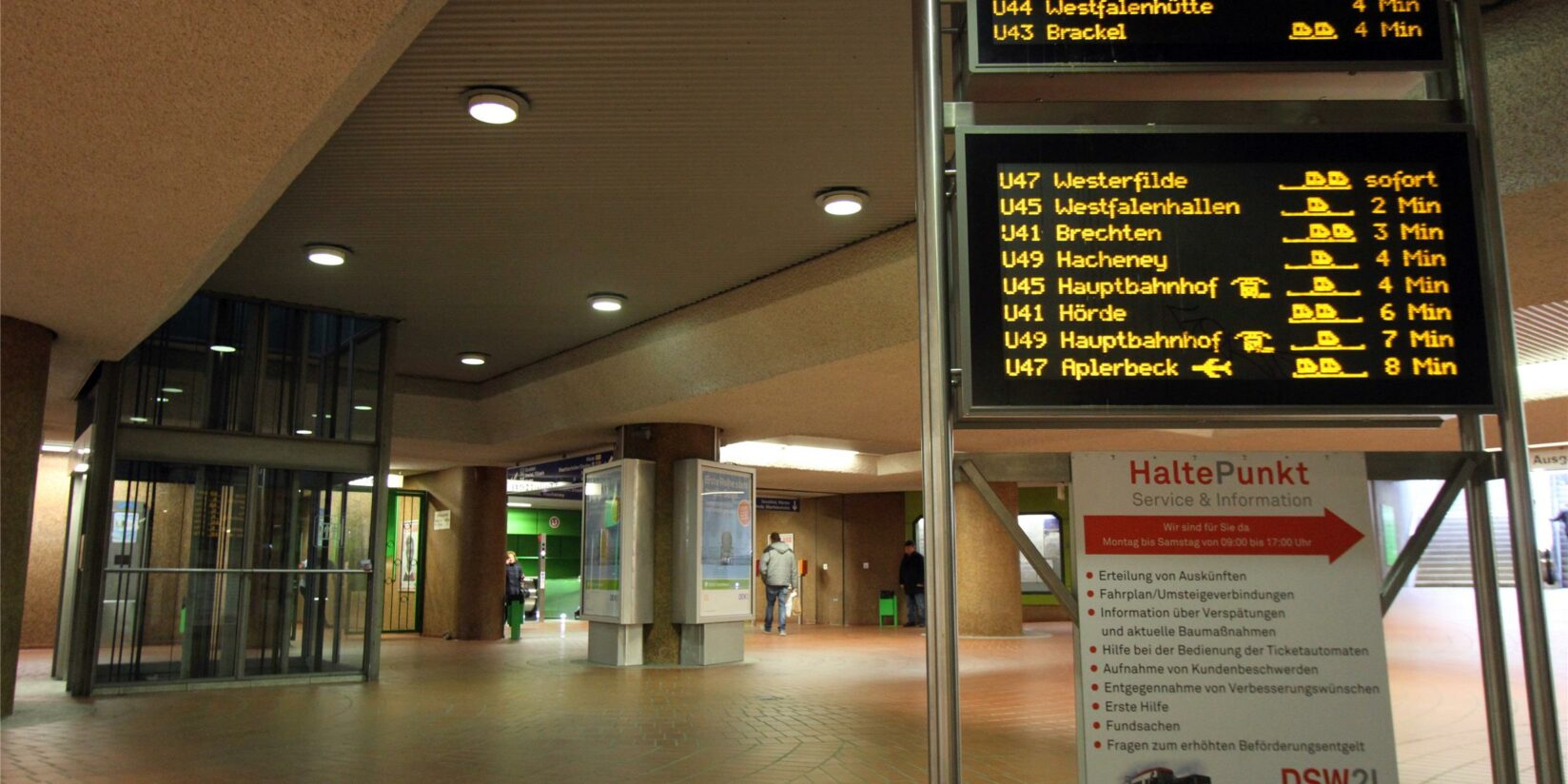 Jugendlicher aus Dortmund an U-Bahn-Station Kampstraße beraubt