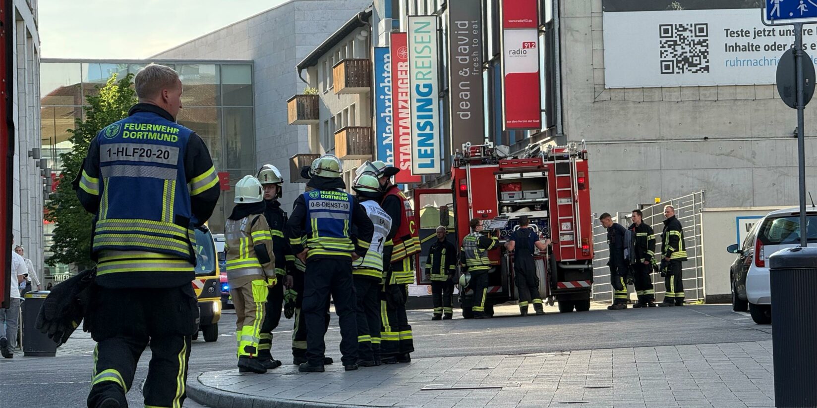 Dortmund: Saturn-Parkhaus blockiert: Fotos vom Feuerwehreinsatz