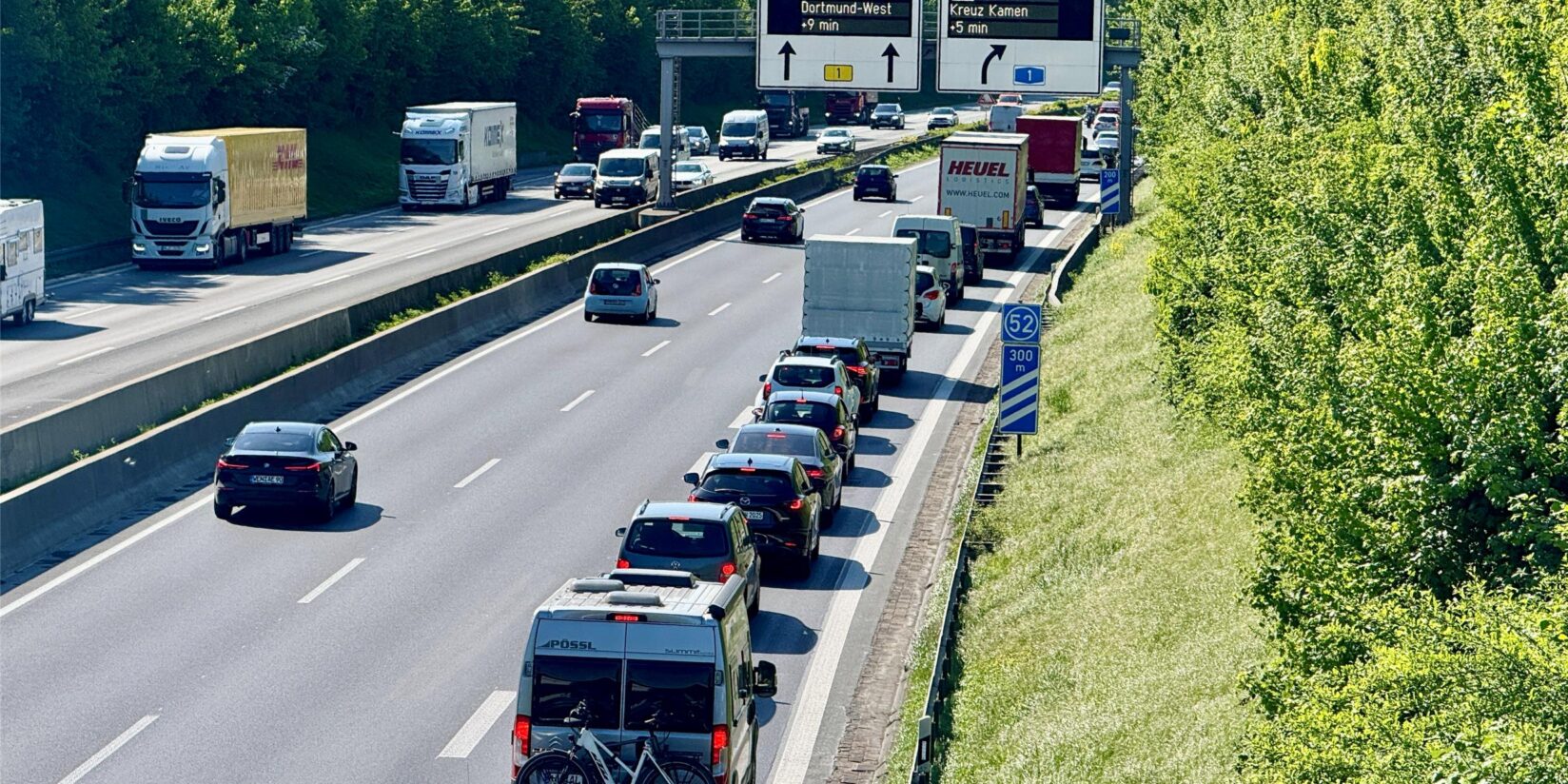 Unfall im Autobahnkreuz Dortmund/Unna: Stau auf der A44